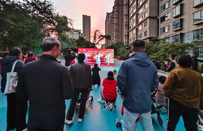 戲韻滿社區(qū)，文化潤民心——薛城區(qū)凱潤社區(qū)“一村一年一場戲”文藝演出圓滿舉辦